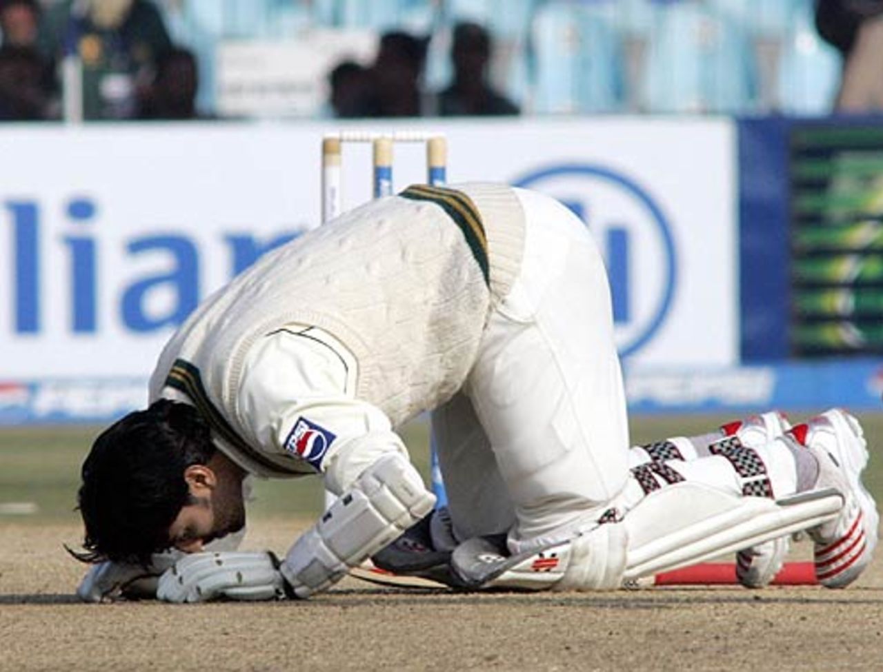 Mohammad Yousuf pays his respects on reaching his century, India v Pakistan, 1st Test, Lahore, 2nd day, January 14, 2006