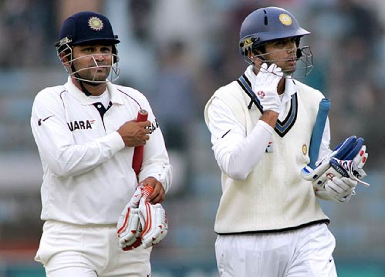 Virender Sehwag and Rahul Dravid have their hands full come day two, India v Pakistan, 1st Test, Lahore, 2nd day, January 14, 2006