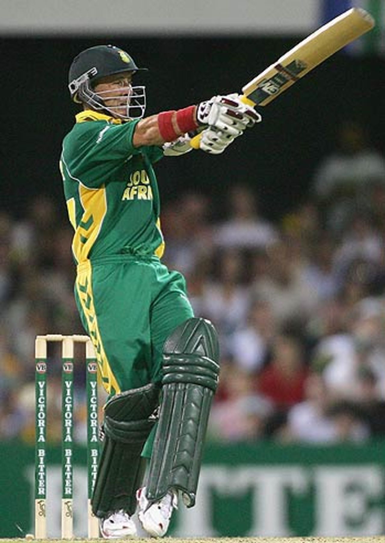 Boeta Dippenaar pulls during his half-century, Australia v South Africa, VB Series, Brisbane, January 15, 2006