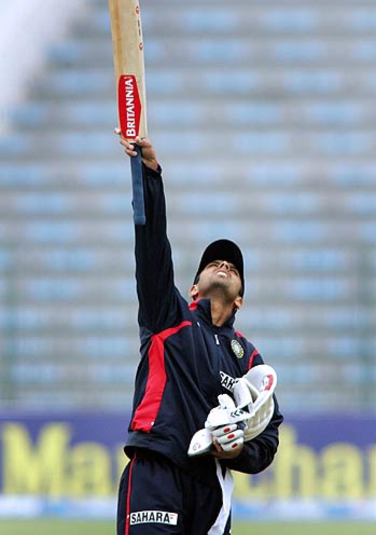 Rahul Dravid undergoes a bout of ESP ahead of his hundred on the fourth day, India in Pakistan, 1st Test, Lahore, January 16, 2006