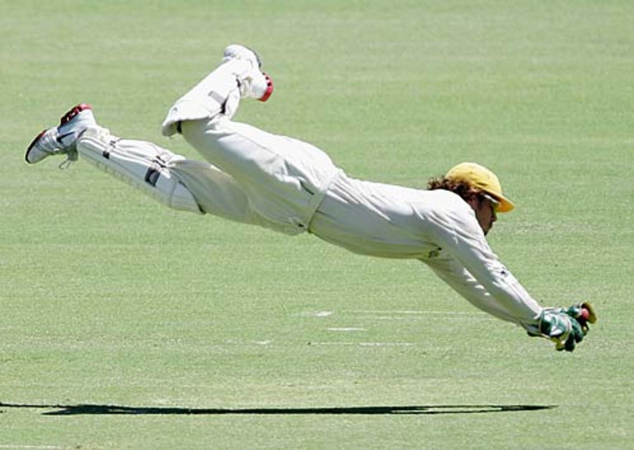 A spectacular take from Ryan Campbell, Western Australia v Queensland, Pura Cup, Perth, January 17, 2006
