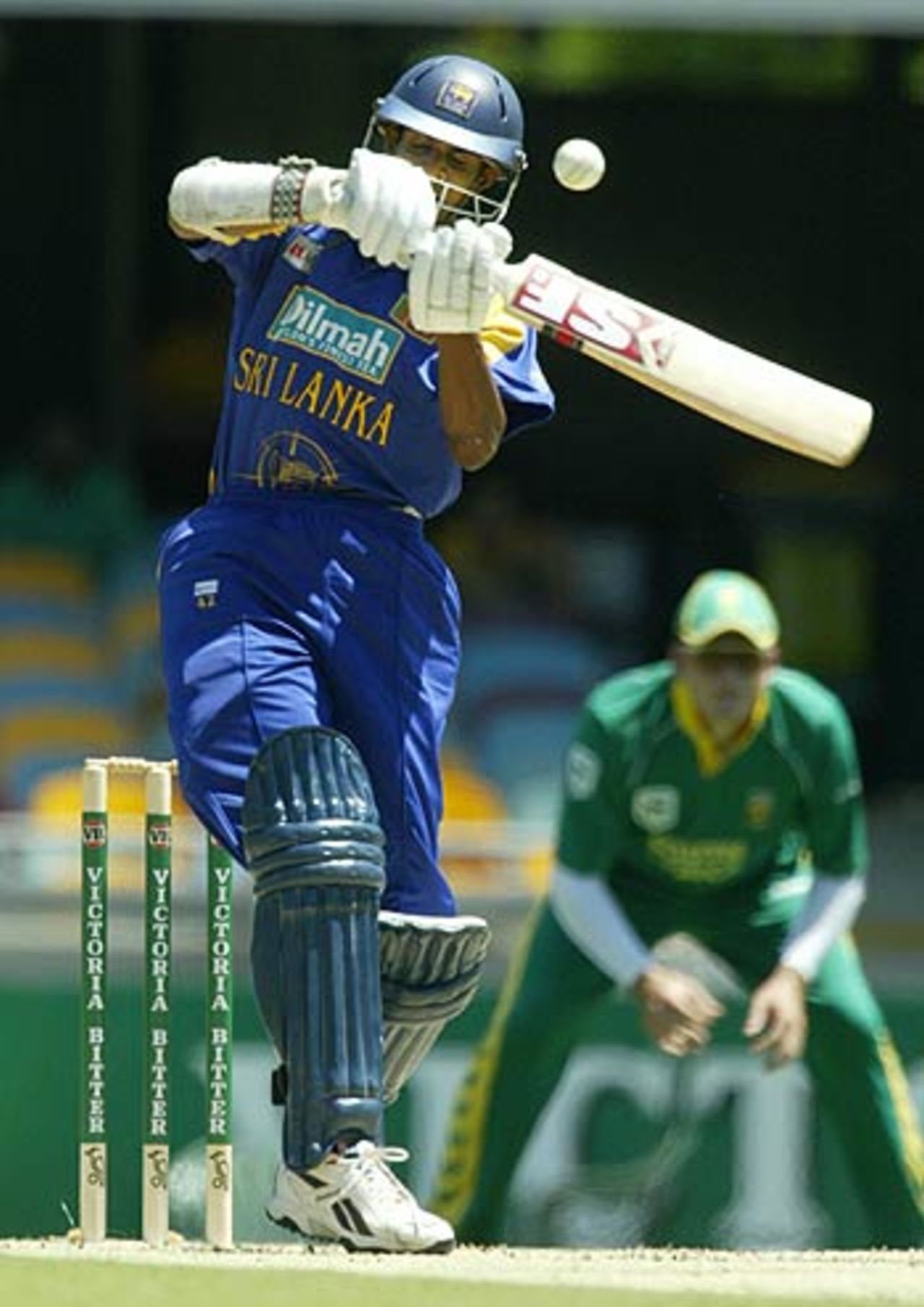 Jehan Mubarak pulls during his 61, South Africa v Sri Lanka, VB Series, Brisbane, January 17, 2006