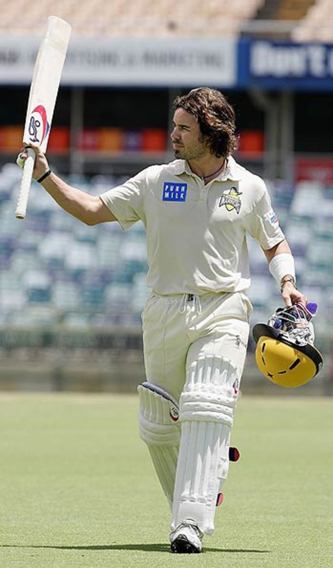 Ryan Campbell raises his bat after his farewell innings for Western Australia, Western Australia v Queensland, Pura Cup, Perth, January 18, 2006