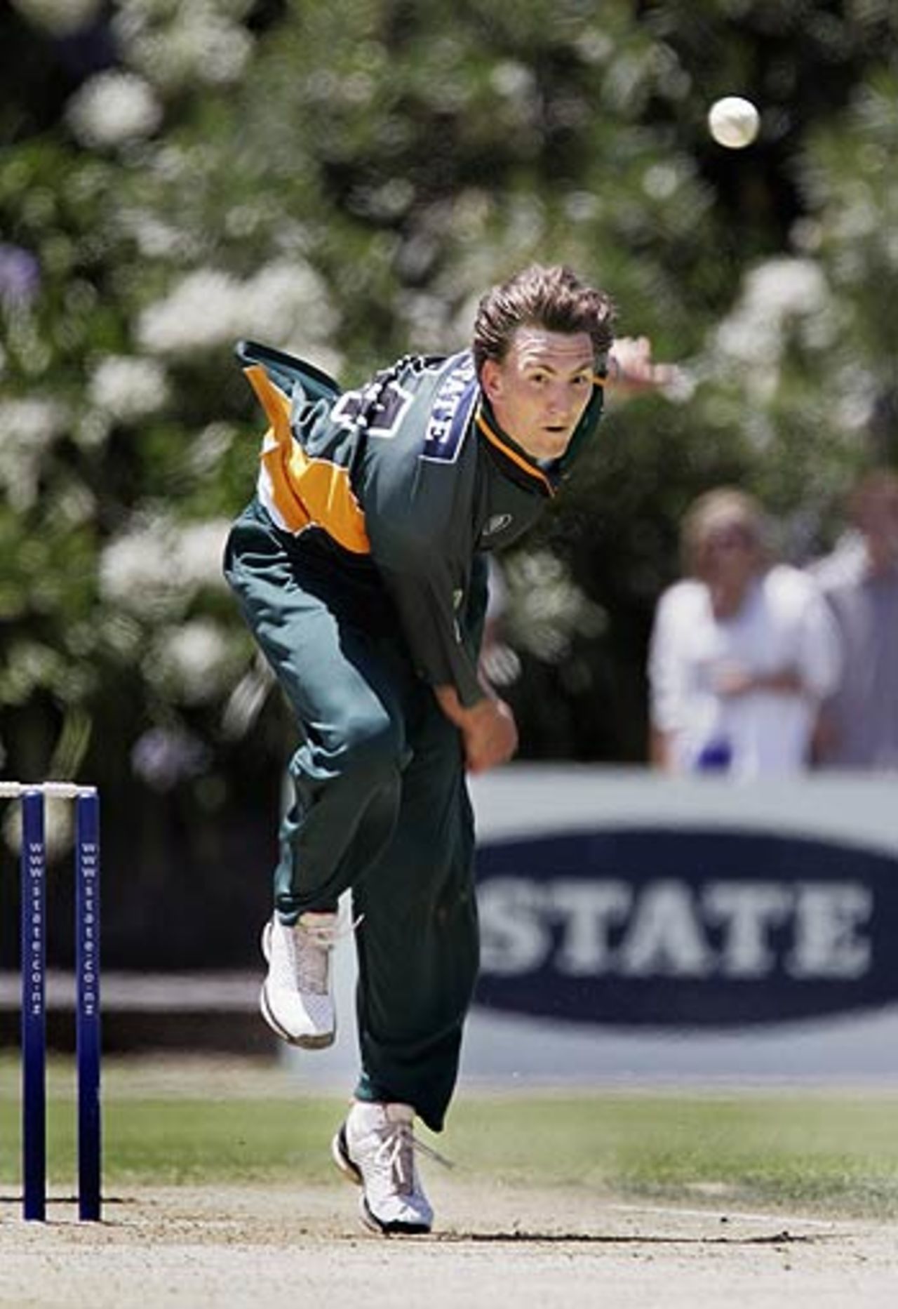 Michael Mason bowls for Central Districts, Auckland v Central Districts, State Shield, Auckland, January 18, 2006