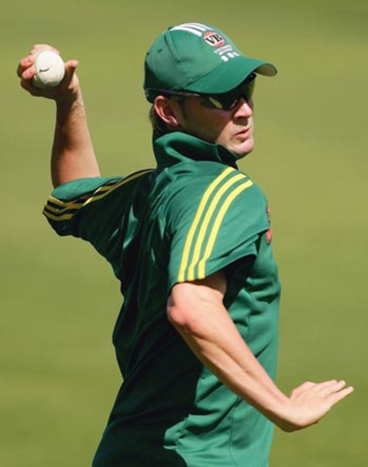 Michael Clarke does his fielding drills, Melbourne, January 19, 2006