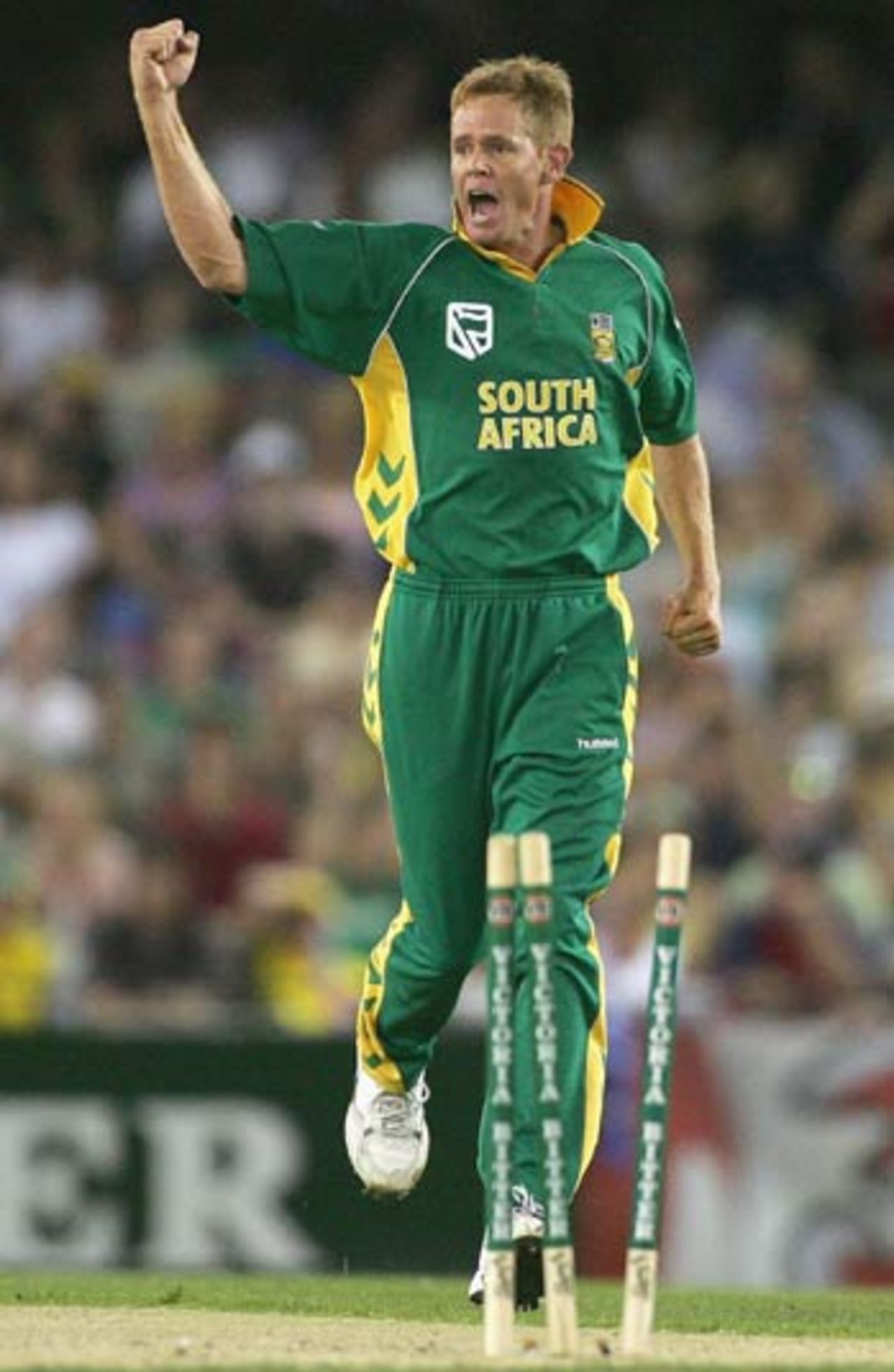 Shaun Pollock celebrates the early dismissal of Damien Martyn, Australia v South Africa, VB Series, Melbourne, January 20, 2006