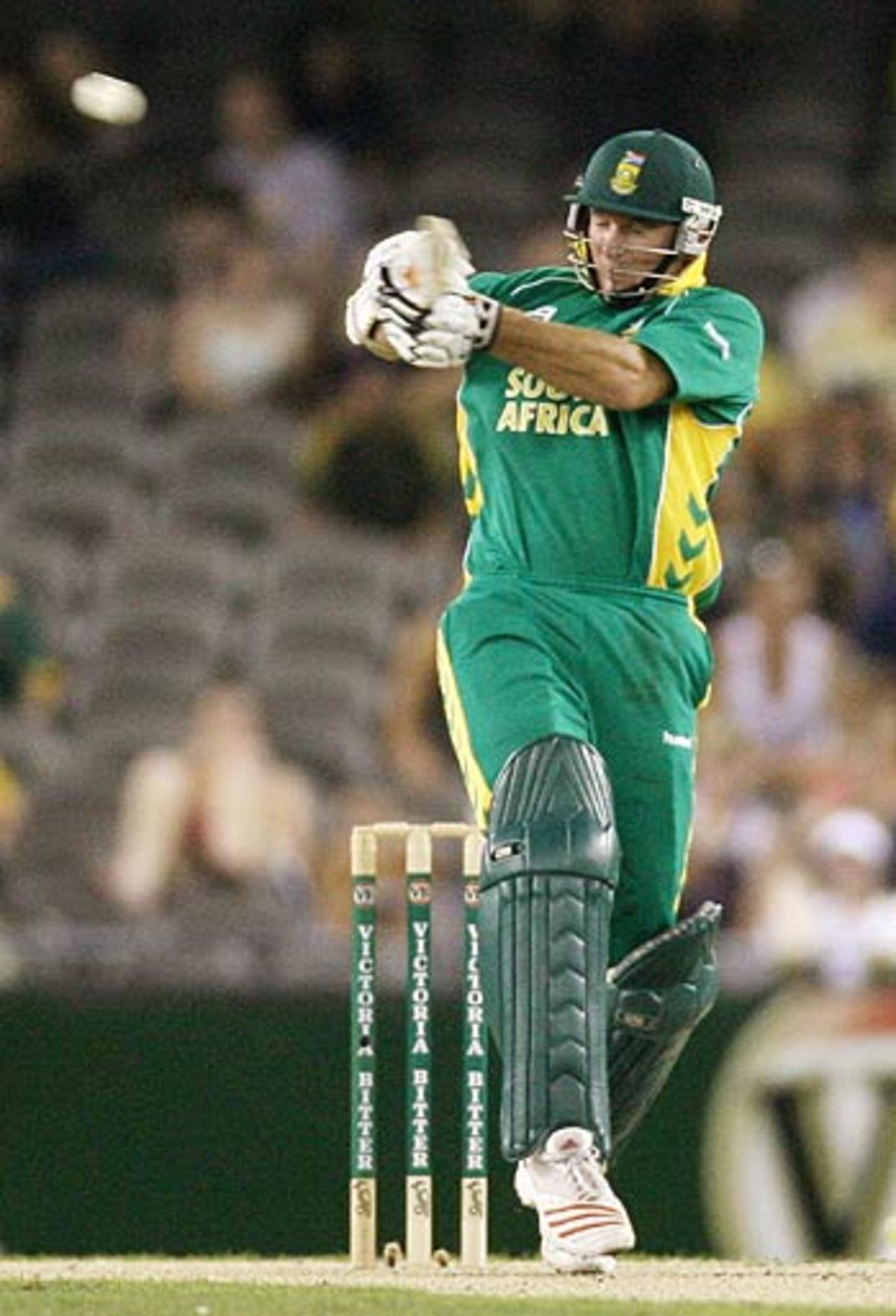 Graeme Smith hooks during his brief stint at the crease, Australia v South Africa, VB Series, Telstra Dome, Melbourne, January 20, 2006