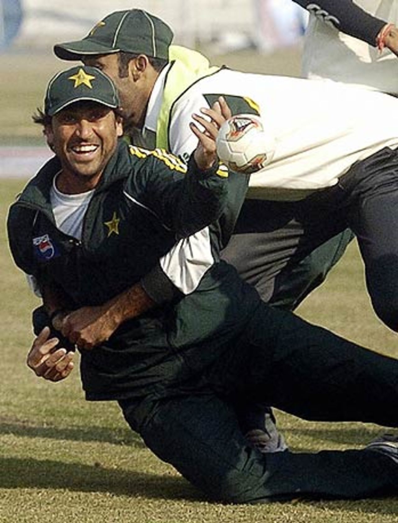 Younis Khan and Rana Naved-ul-Hasan during a practice session, India in Pakistan, Faisalabad, 2005-06