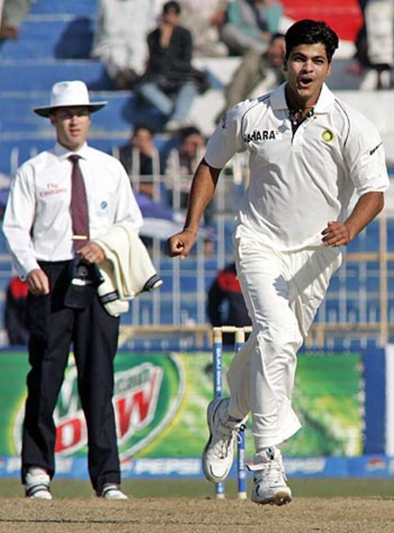 Rudra Pratap Singh is delighted after picking up his first Test wicket, Pakistan v India, 2nd Test, Faisalabad, 1st day, January 21, 2006