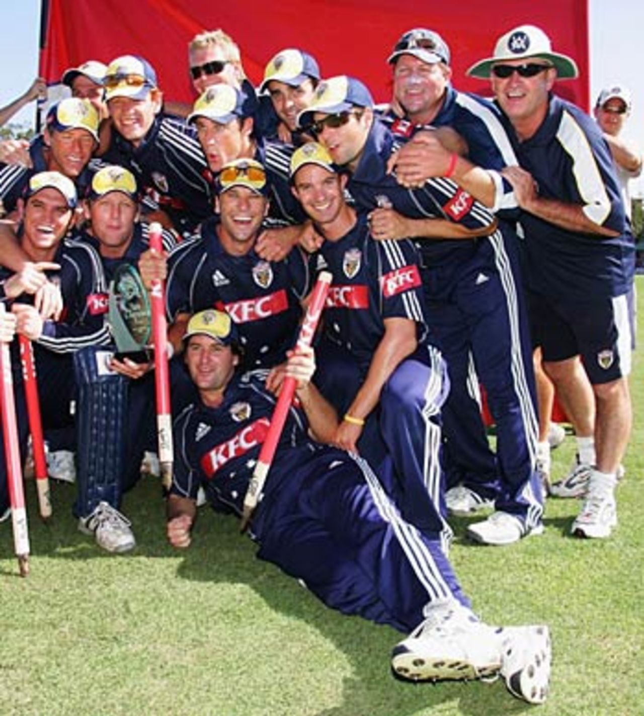 Victoria pose with the trophy after beating New South wales by 93 runs, New South Wales v Victoria, Twenty20 Final, Sydney, January 21, 2006