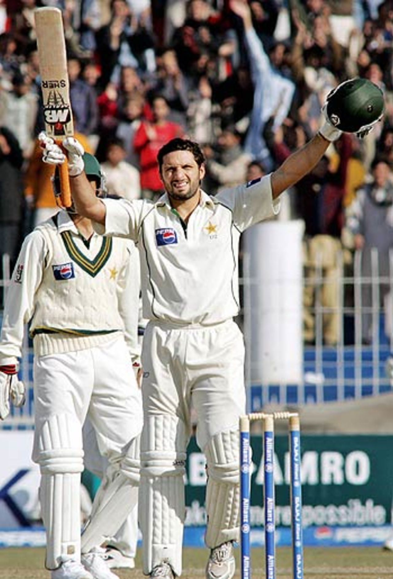 Shahid Afridi blasted his way to his fifth Test hundred, Pakistan v India, 2nd Test, Faisalabad 2005-06