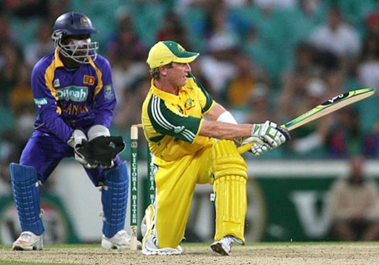Brad Haddin sweeps during his innings of 41, Australia v Sri Lanka, VB Series, Sydney, January 22, 2006
