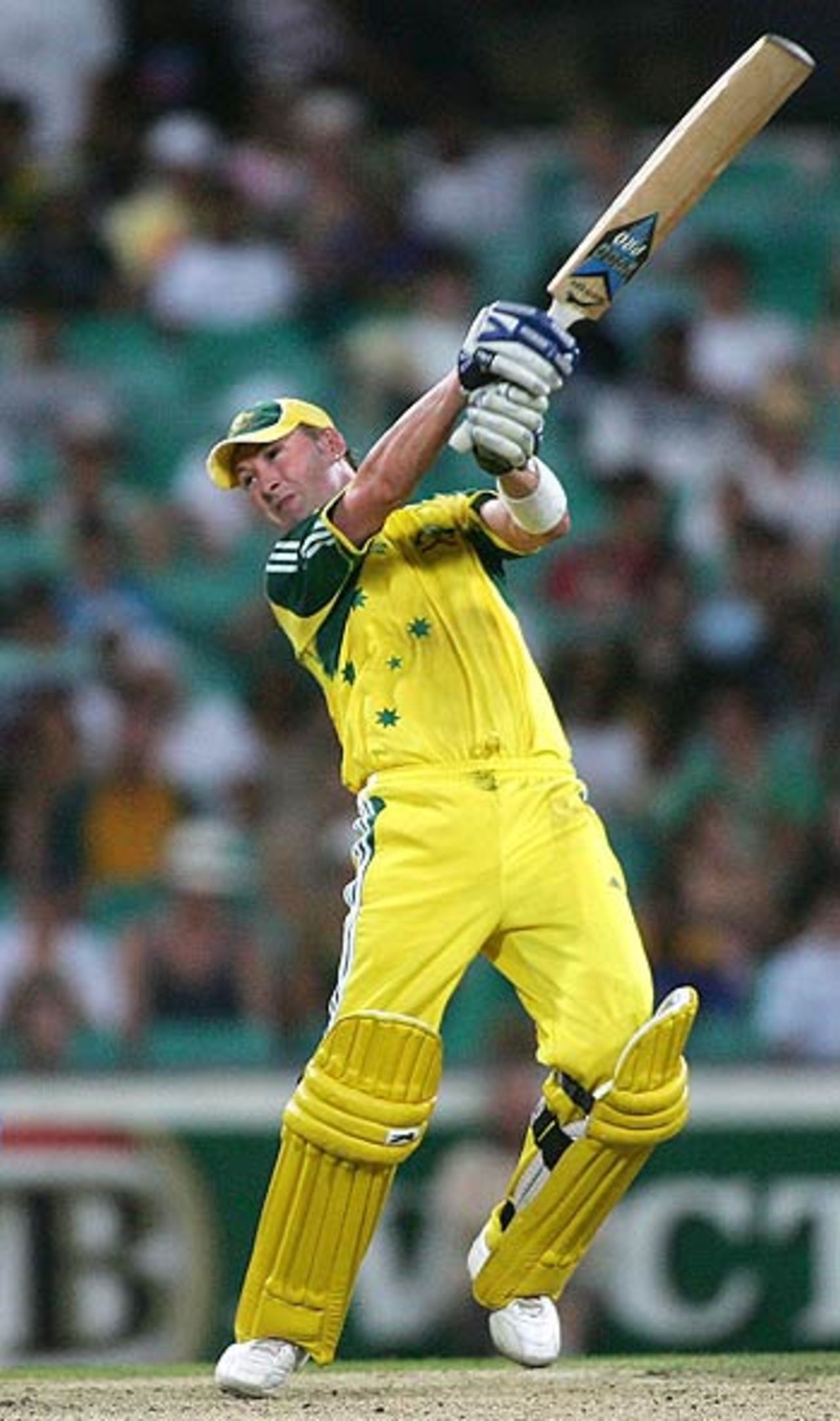 Michael Clarke hits out as the run rate escalates, Australia v Sri Lanka, VB Series, Sydney, January 22, 2006