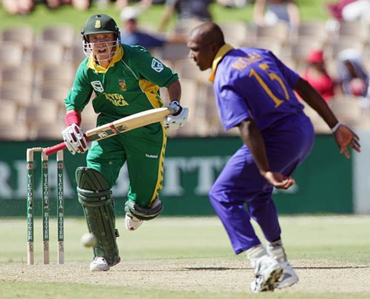 Boeta Dippenaar drives one past Ruchira Perera en route to a hundred, South Africa v Sri Lanka, 6th match, VB Series, Adelaide, January 24, 2006
