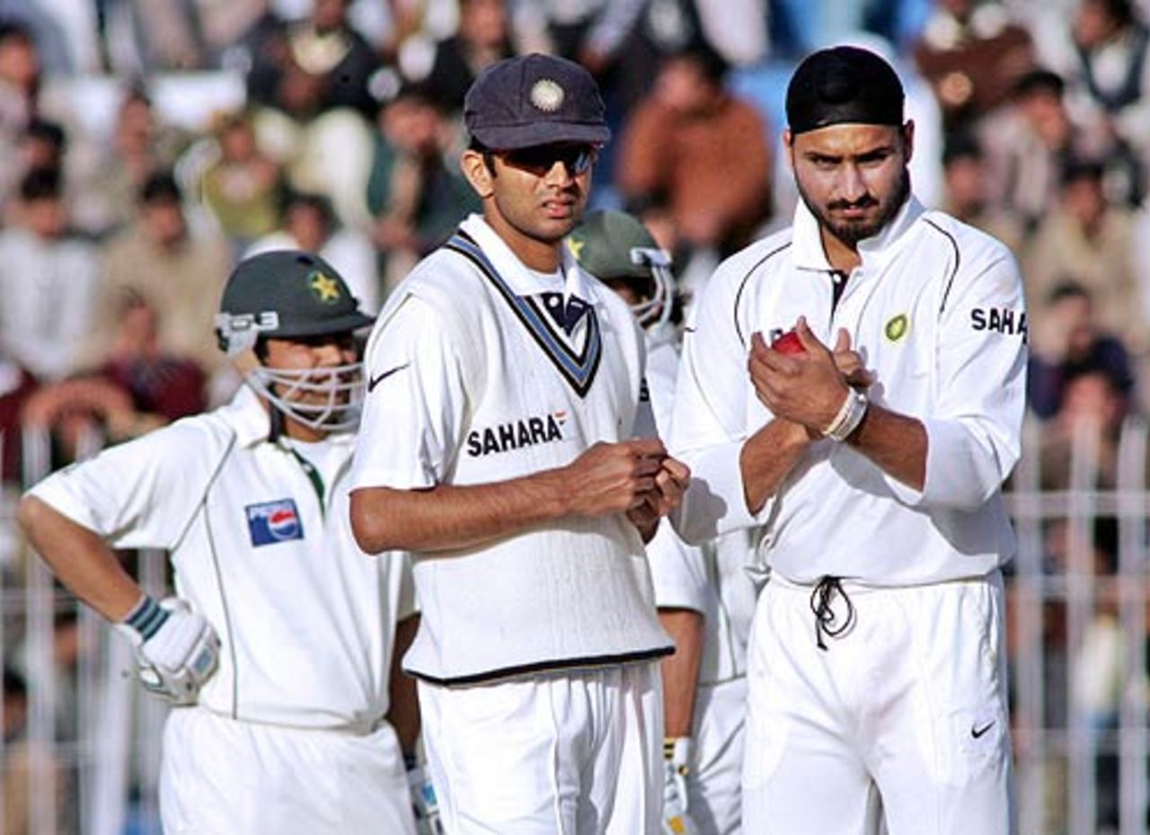 Rahul Dravid and Harbhajan Singh in discussion, Pakistan v India, 2nd Test, 4th day, Faisalabad, January 24 2006
