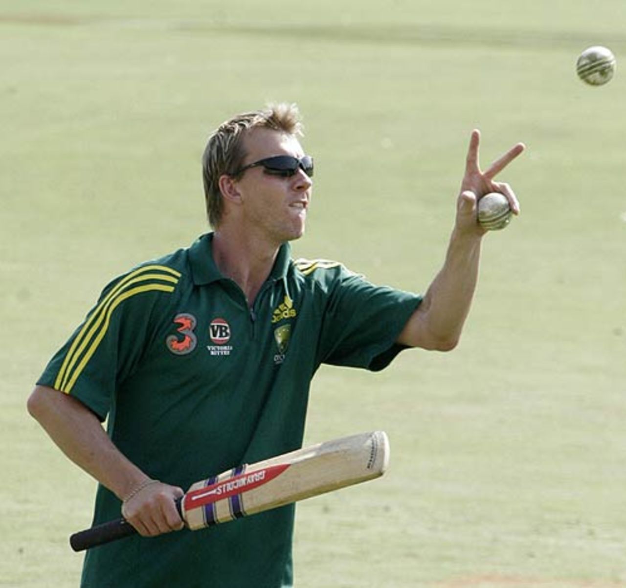 Brett Lee offers to give catching practice, Adelaide, January 25, 2006
