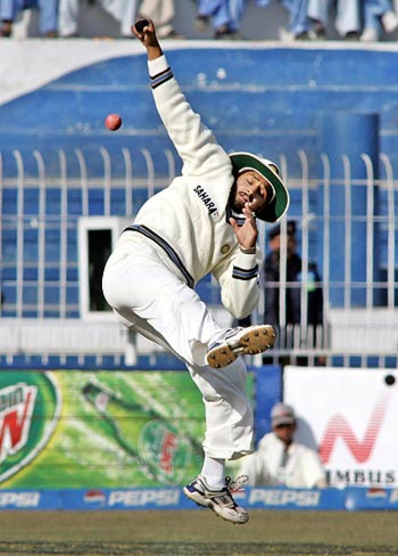 Harbhajan Singh attempts an acrobatic save, Pakistan v India, 2nd Test, Faisalabad, 5th day, January 25, 2006
