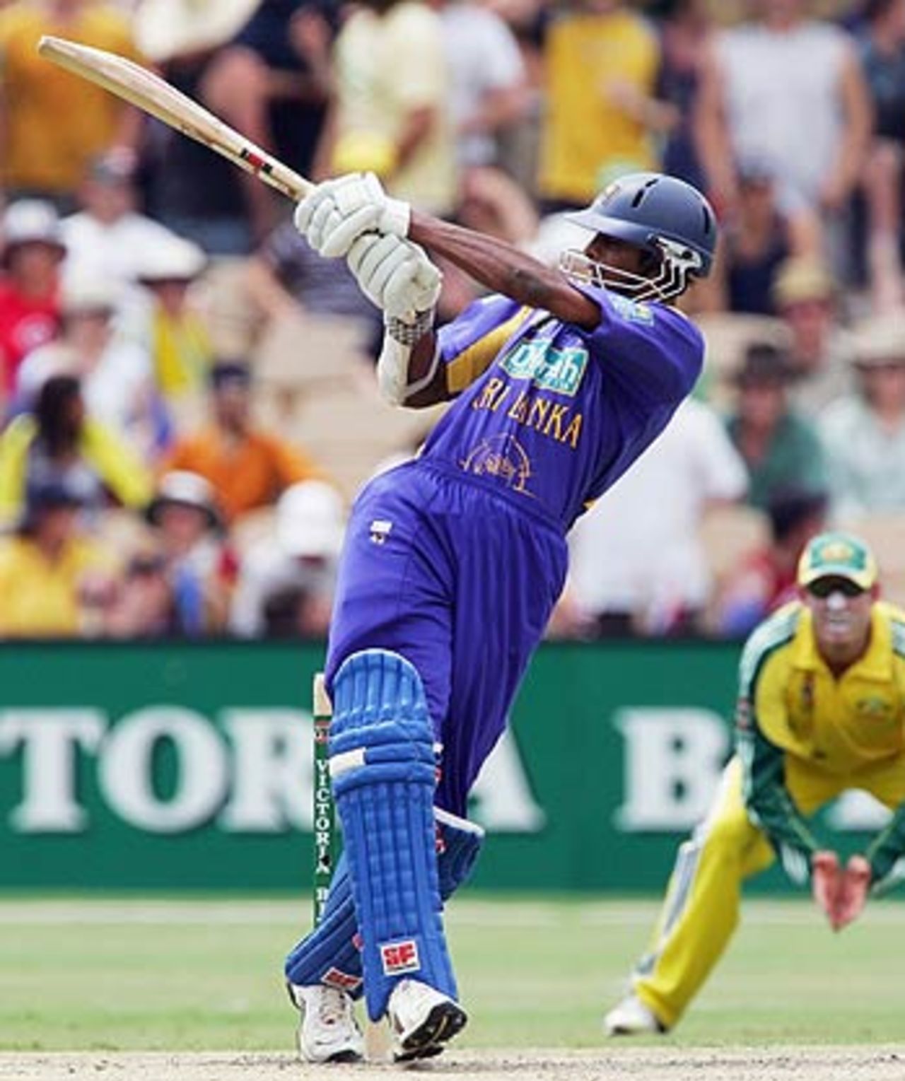 Jehan Mubarak pulls Nathan Bracken for six, Australia v Sri Lanka, 7th match, VB Series, Adelaide, January 26, 2006