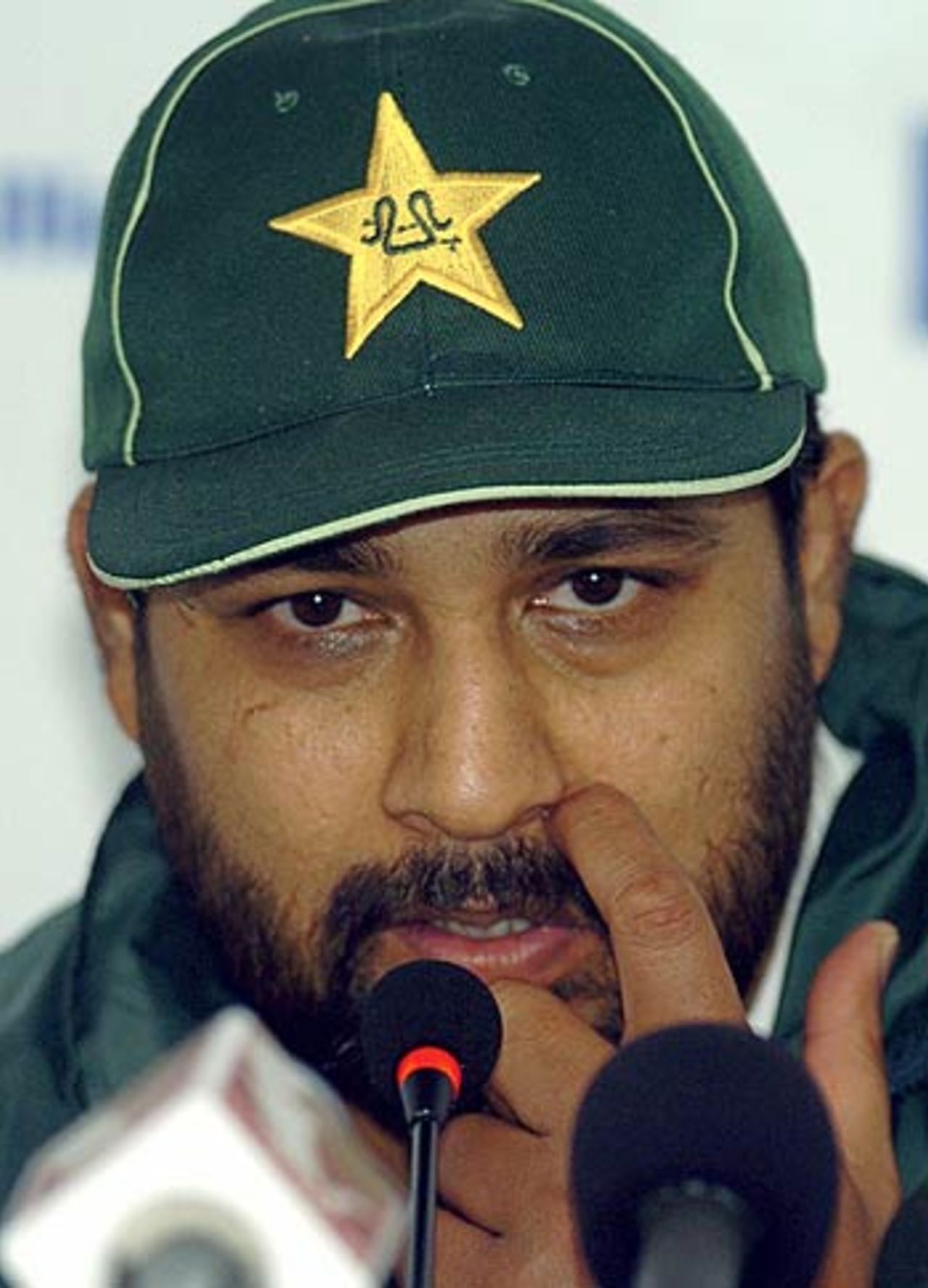 Inzamam-ul-Haq addresses a media gathering ahead of the final Test at Karachi, January 28 2006