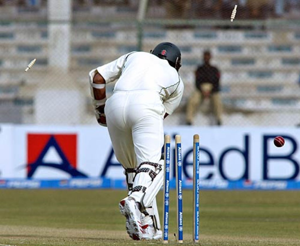 Mohammad Yousuf is bowled through the gate and completes Irfan Pathan's hat-trick, India v Pakistan, 3rd Test, Karachi, 1st day, January 29, 2006