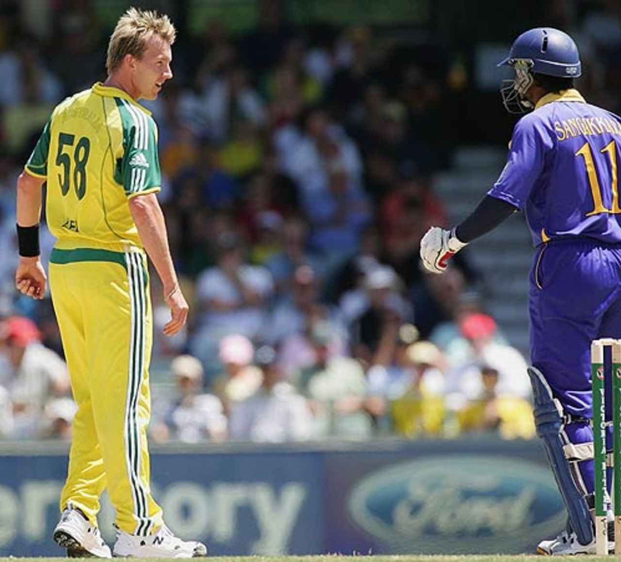 Brett Lee and Kumar Sangakkara exchange words, Australia v Sri Lanka, 8th Match, VB Series, Perth, January 29, 2006