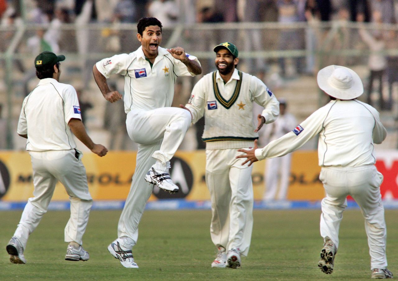 Abdul Razzaq is not shy of showing his excitement to the rest of his team-mates, Pakistan v India, 3rd Test, 1st day, Karachi, January 29 2006