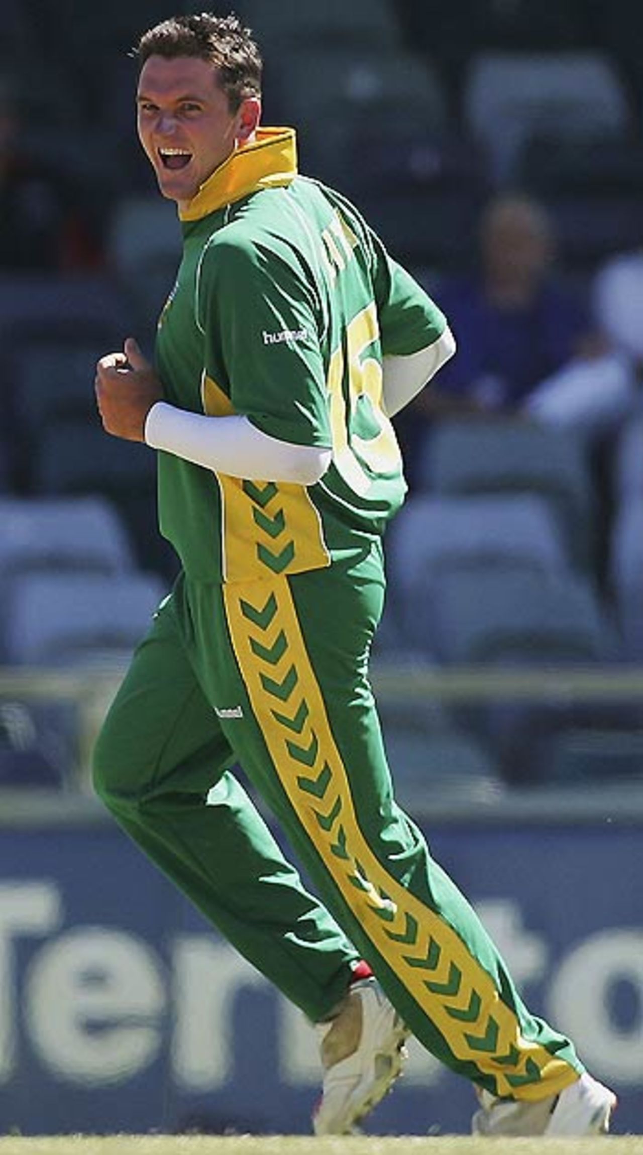 Celebration time for Graeme Smith following Sanath Jayasuriya's wicket, South Africa v Sri Lanka, 9th match, VB Series, Perth, January 31, 2006