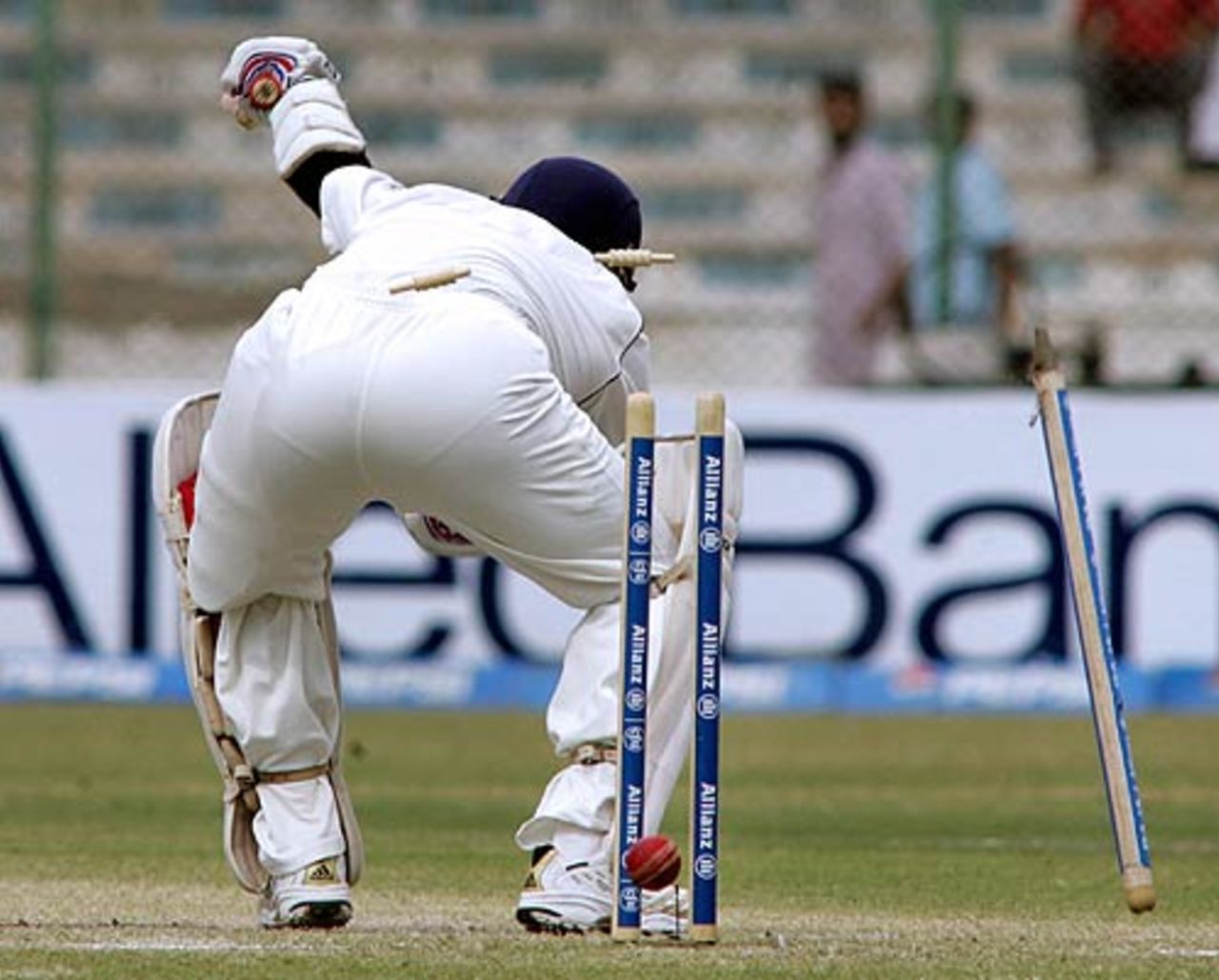 Sachin Tendulkar is bowled as India slump to 74 for 4, Pakistan v India, 3rd Test, 4th day, Karachi, February 1,2006