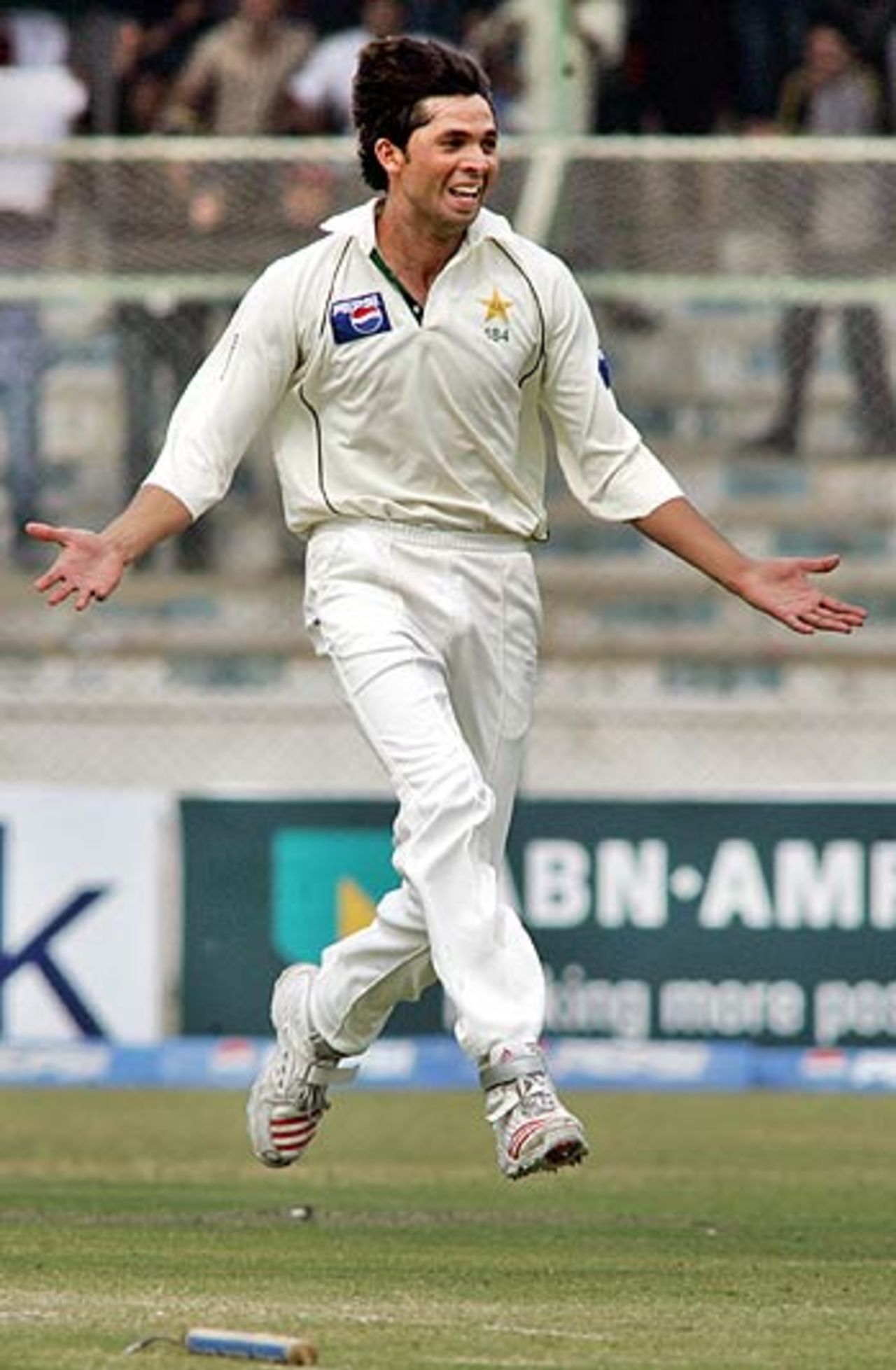 Mohammad Asif rocked India's batting order, Pakistan v India, 3rd Test, 4th day, Karachi, February 1,2006