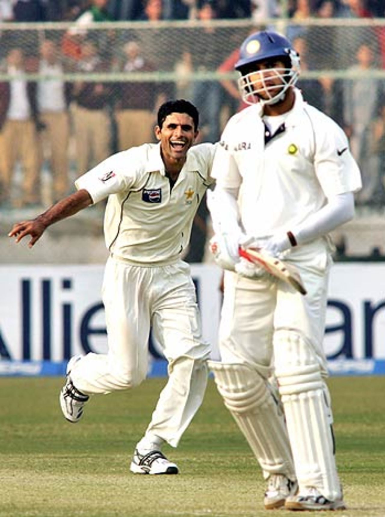 Abdul Razzaq ends Yuvraj Singh's fantastic innings of 122, Pakistan v India, 3rd Test, 4th day, Karachi, February 1,2006