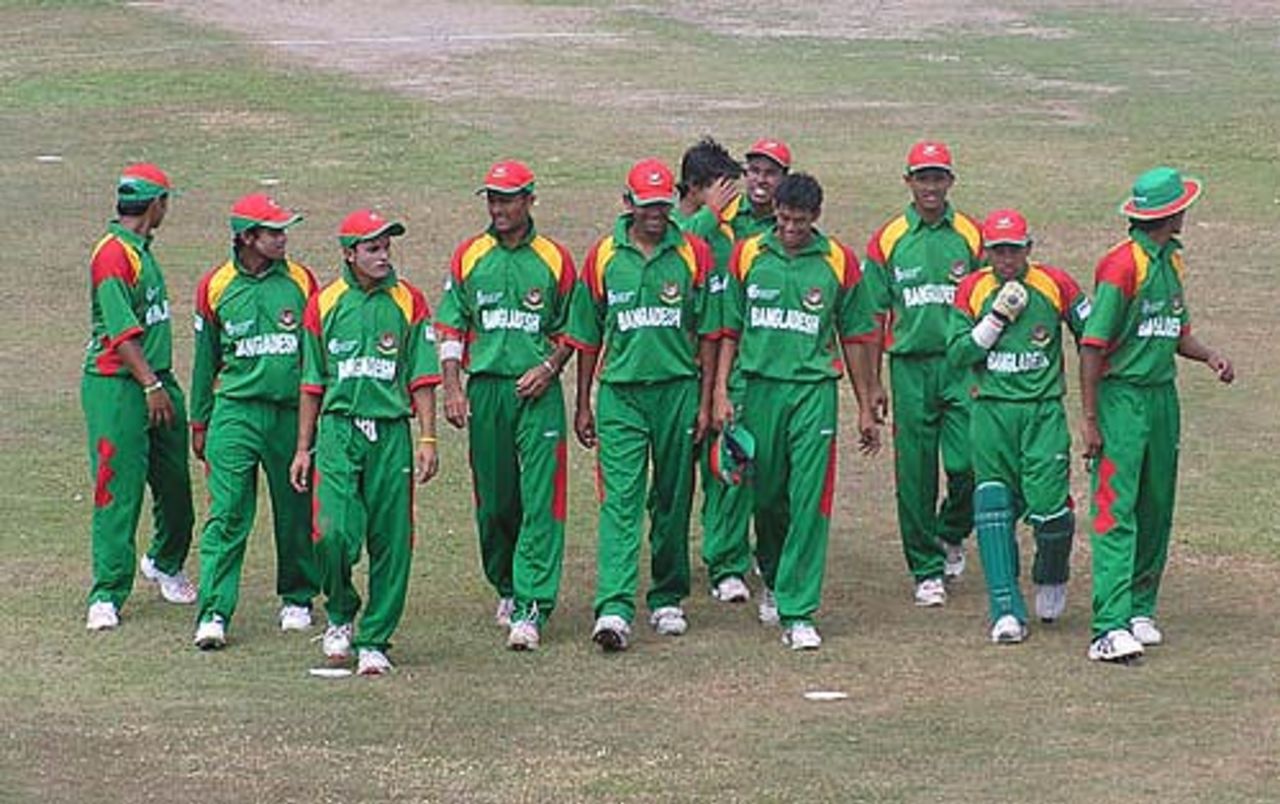 Bangladesh leave the field after bowling out USA,  Bangladesh v USA, Under-19 World Cup warm-up match, February 2 2006