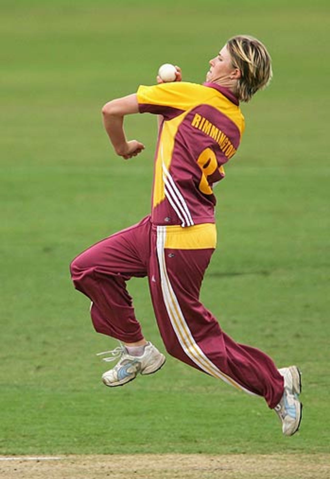 Rikki-Lee Rimmington bowls against New South Wales, New South Wales Women v Queensland Women, 2nd Final, Women's National Cricket League, Sydney, February 4, 2006
