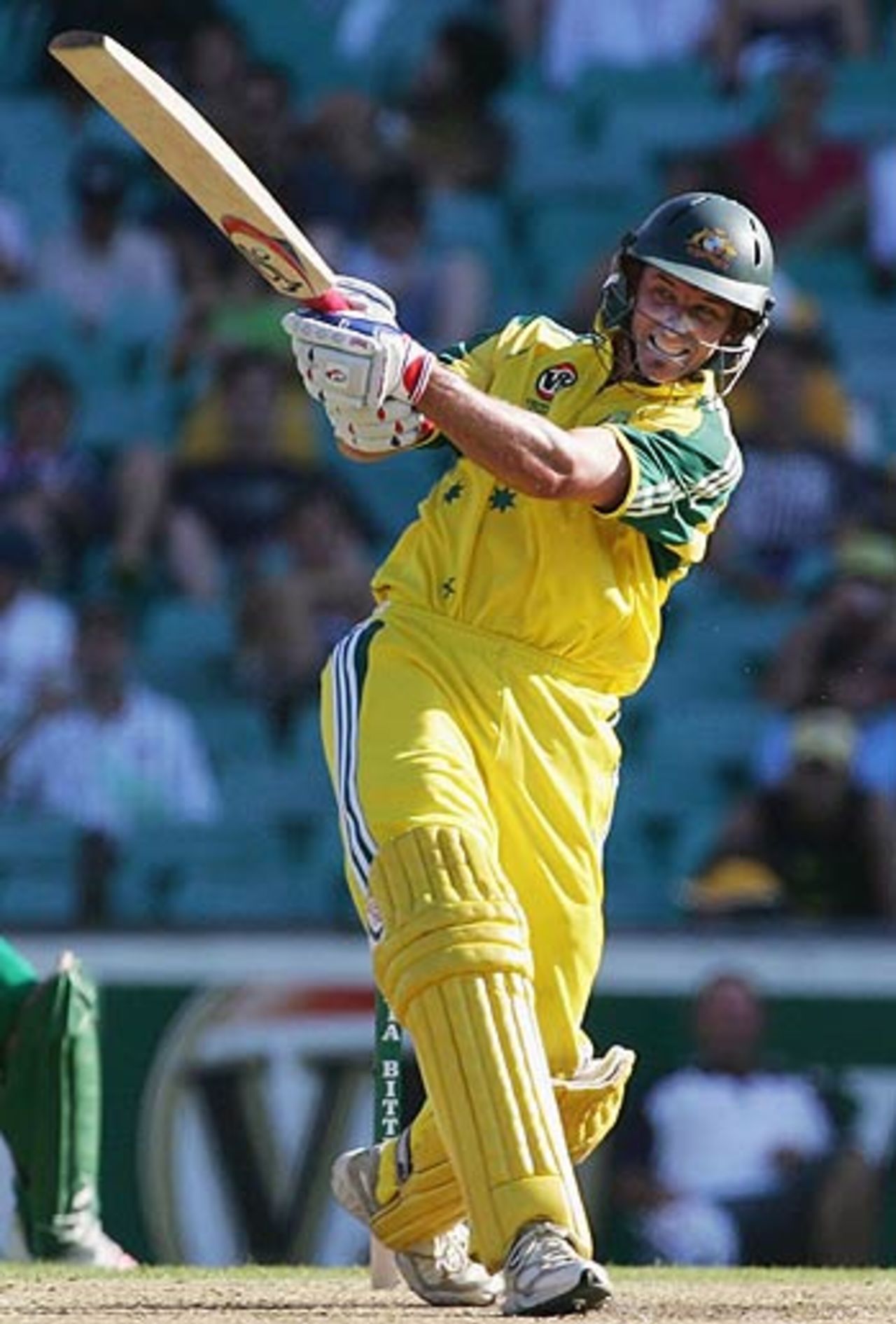 Michael Hussey hits out at the death, Australia v South Africa, VB Series, Sydney, February 5, 2006