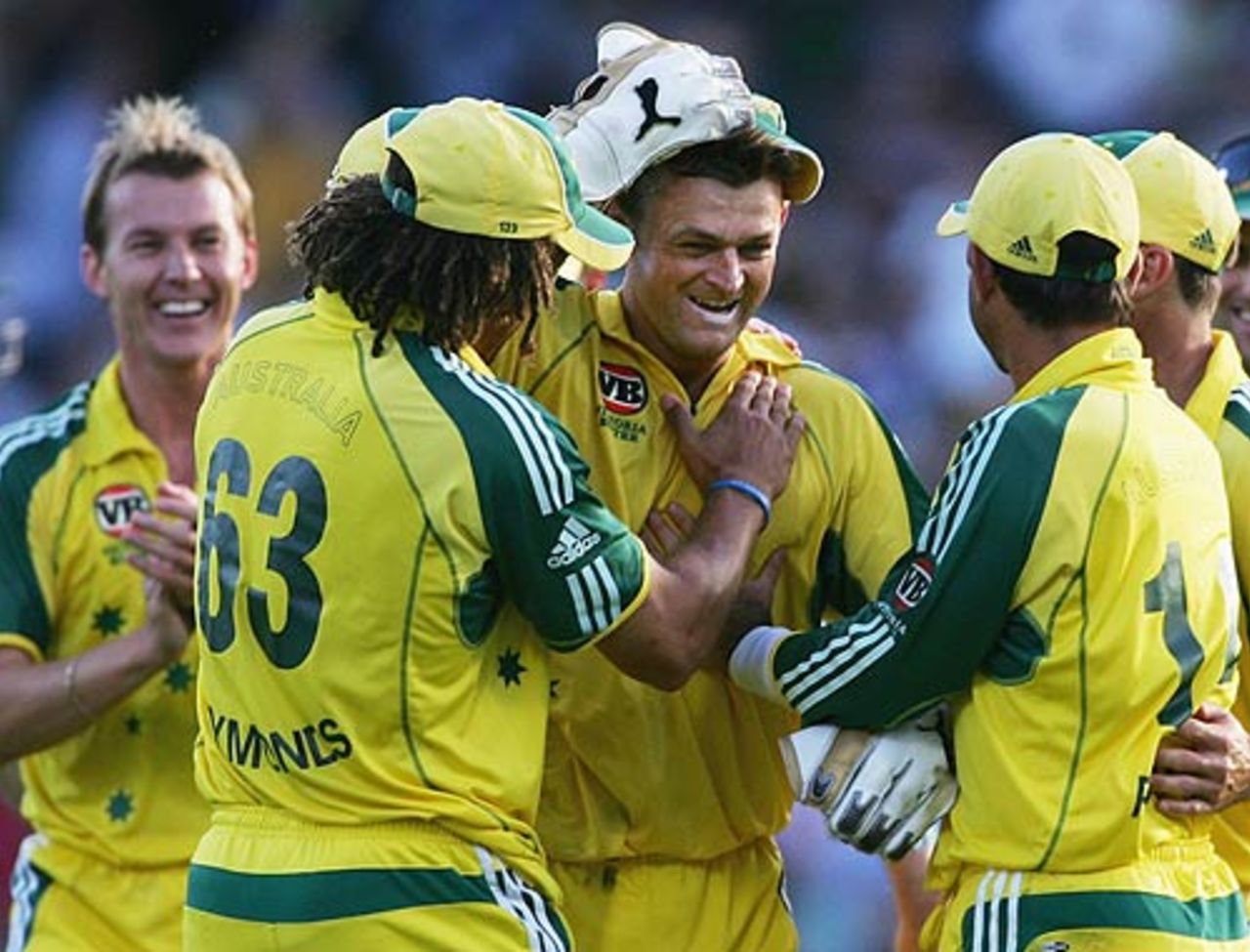 Adam Gilchrist is congratulated on a brilliant take to dismiss Graeme Smith, Australia v South Africa, VB Series, Sydney, February 5, 2006