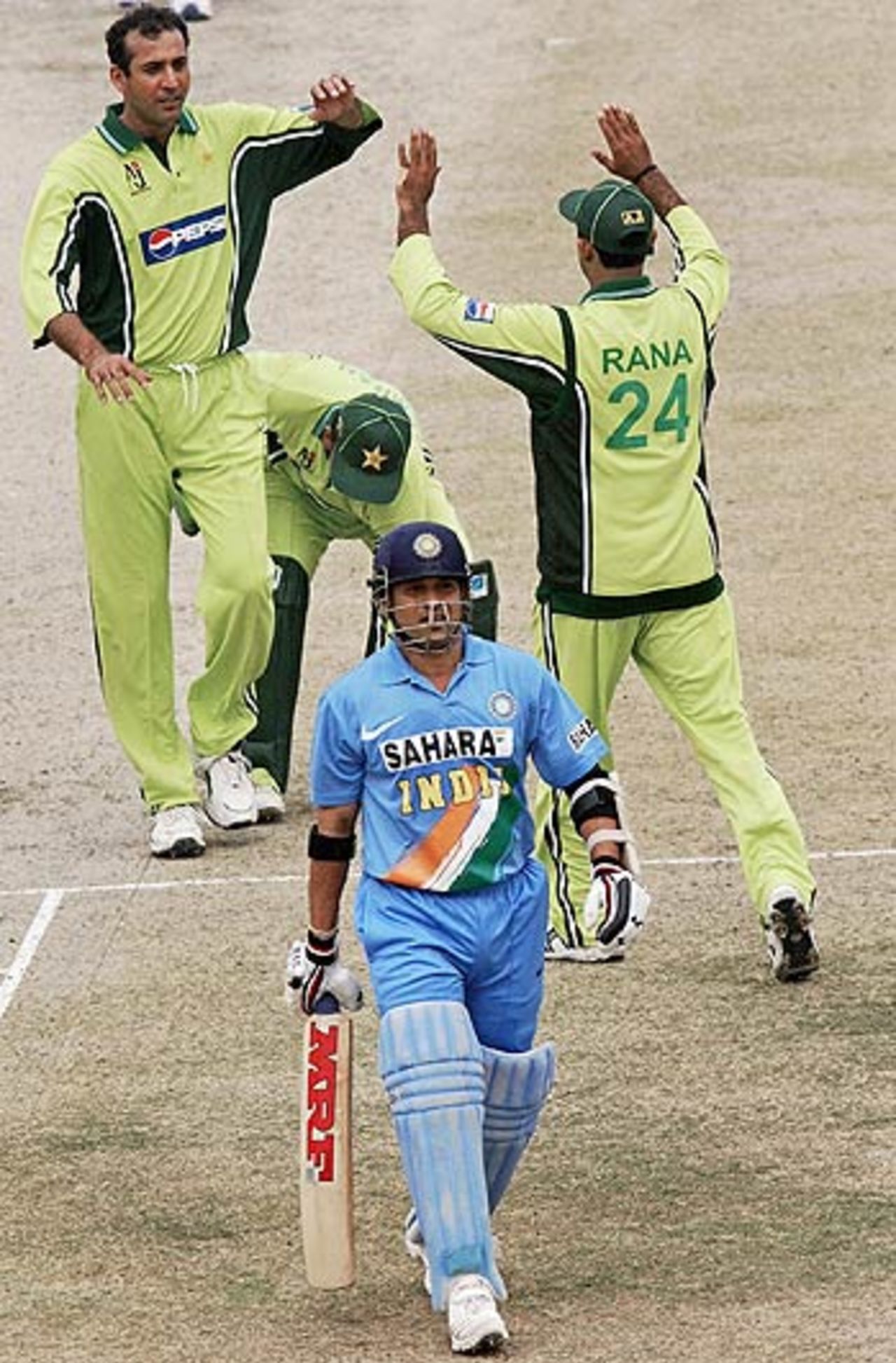 Sachin Tendulkar fell to Arshad Khan, Pakistan v India, 1st ODI, Peshawar, February 6, 2006