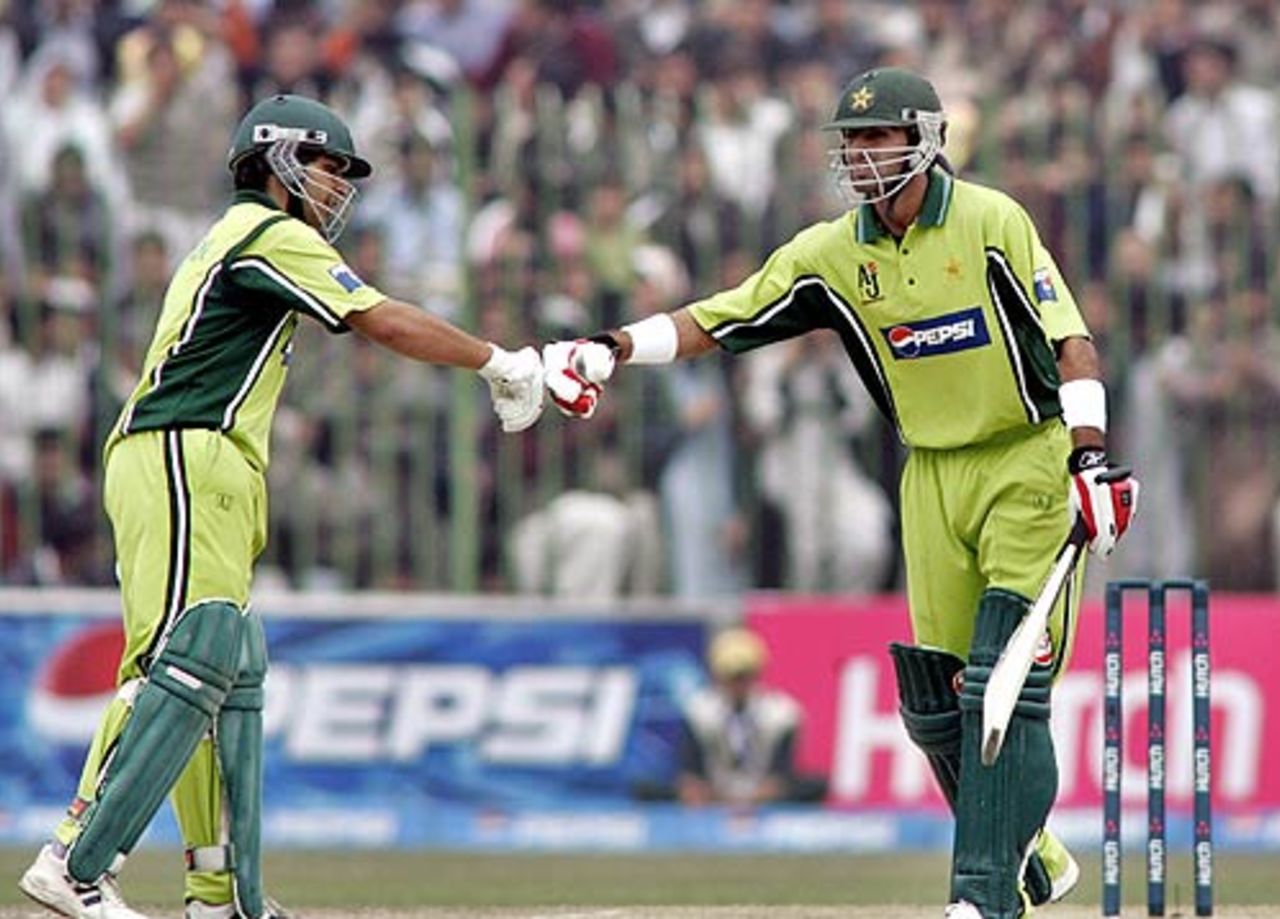 Salman Butt and Shoaib Malik added 151 runs for the second wicket, Pakistan v India, 1st ODI, Peshawar, February 6, 2006