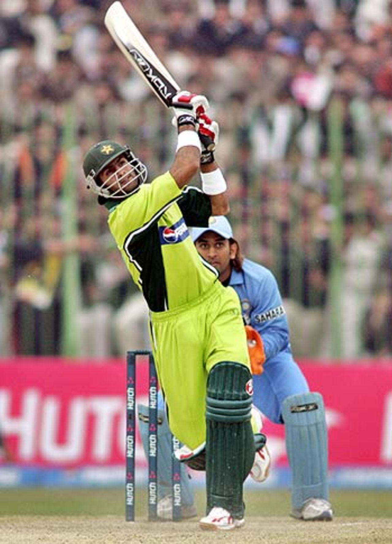 Shoaib Malik hammers Murali Kartik for six, Pakistan v India, 1st ODI, Peshawar, February 6, 2006