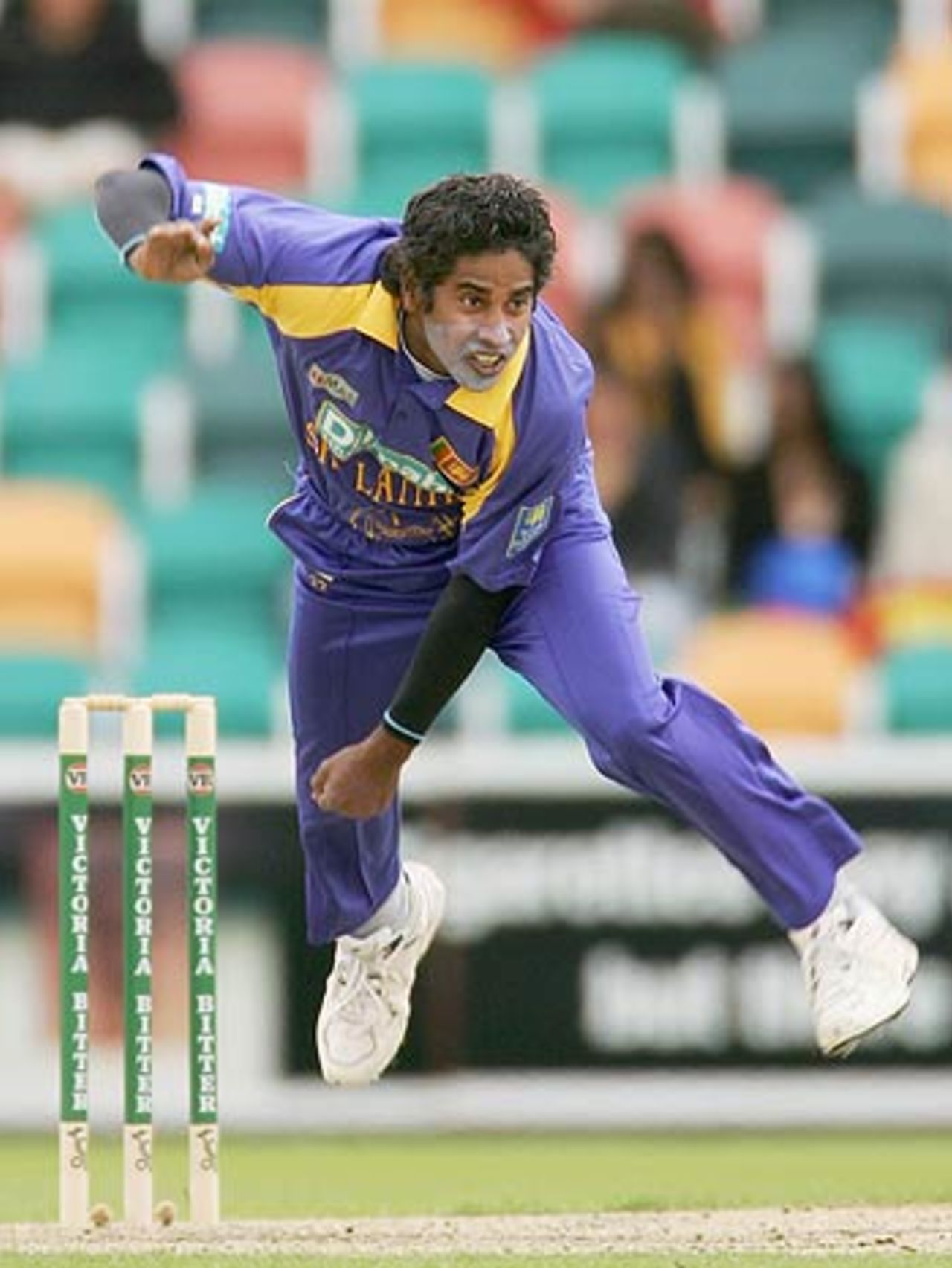 Chaminda Vaas grabbed two wickets in an over as South Africa slumped to 19 for 2, South Africa v Sri Lanka, VB Series, Hobart, February 7, 2006