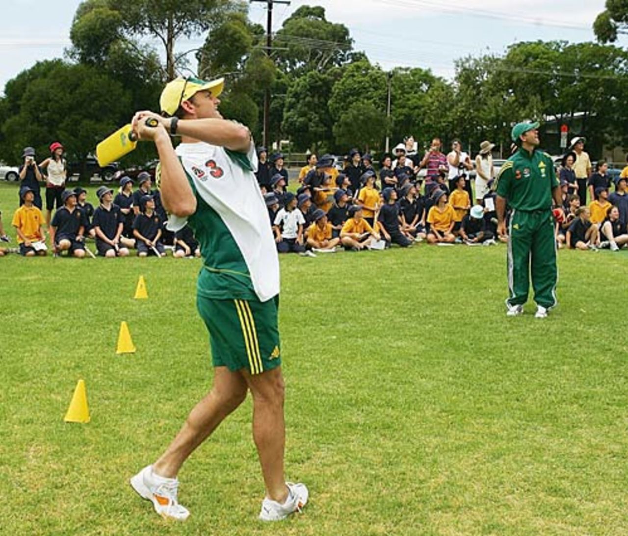 Adam Gilchrist demonstrates the art of hitting during a "Back to School" program, Adelaide, February 8, 2006