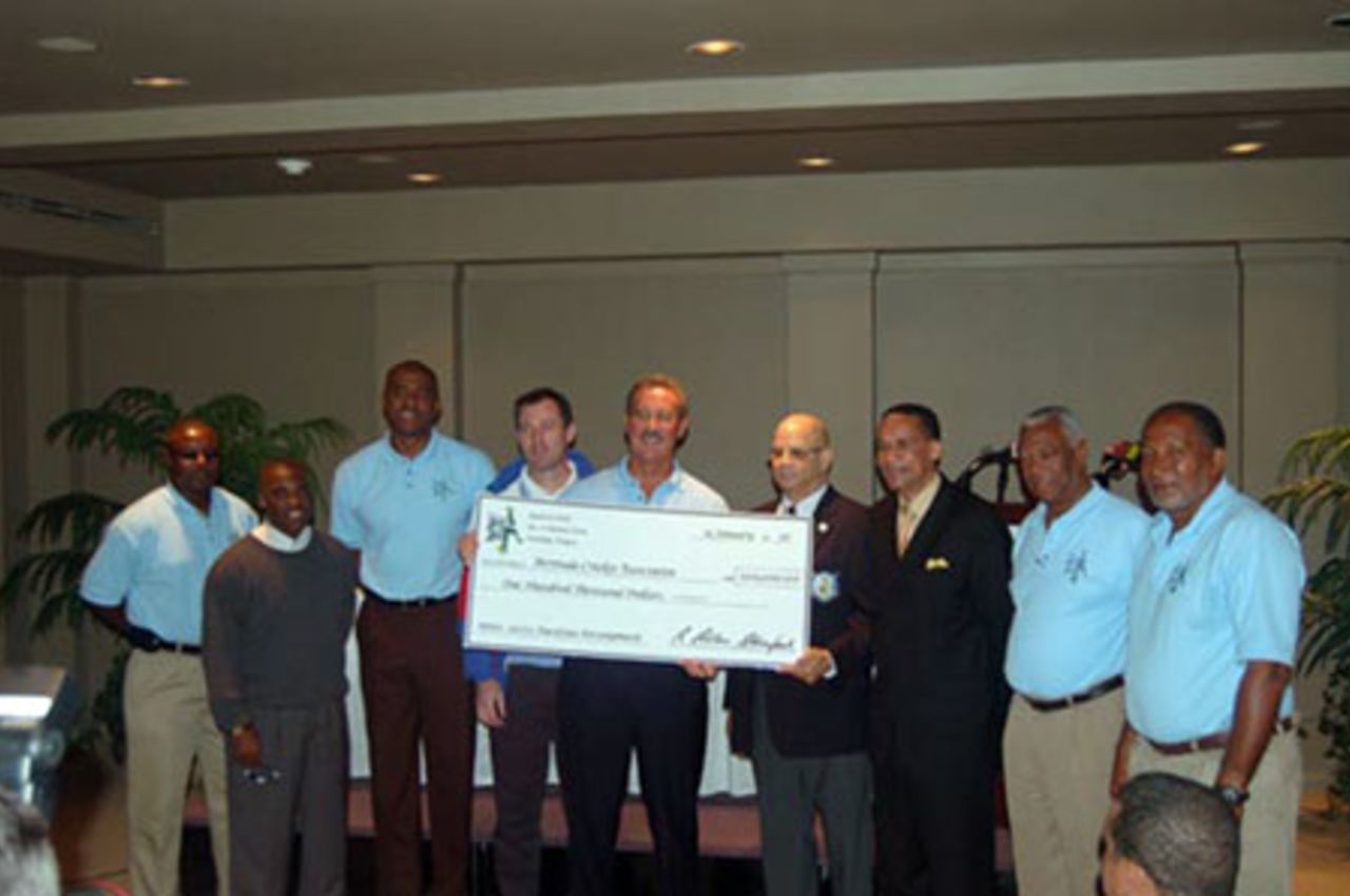 Allen Stanford presenting cheque to Bermuda Cricket Board