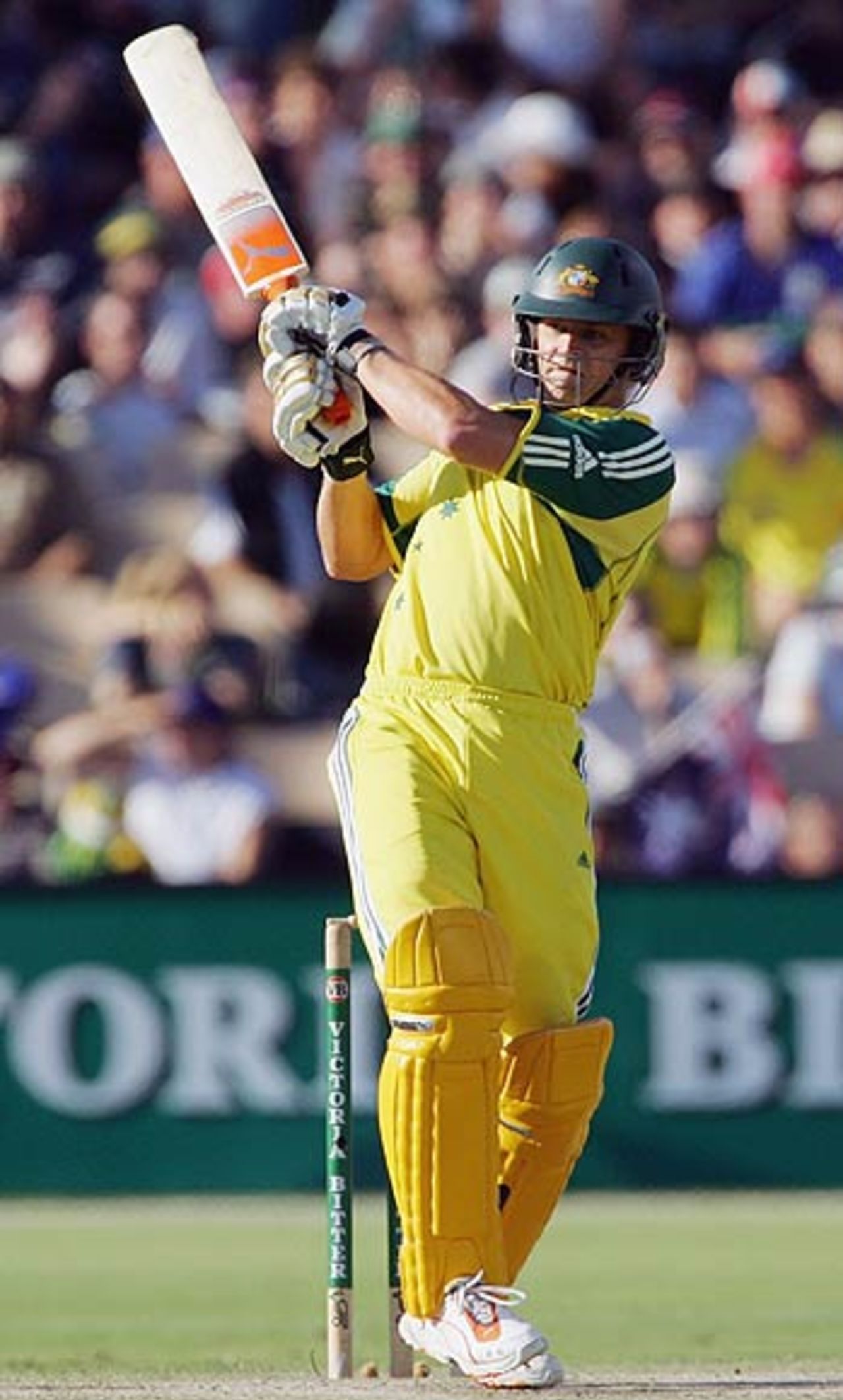 Adam Gilchrist pulls Chaminda Vaas for four, Australia v Sri Lanka, VB Series, 1st Final, Adelaide, February 10, 2006