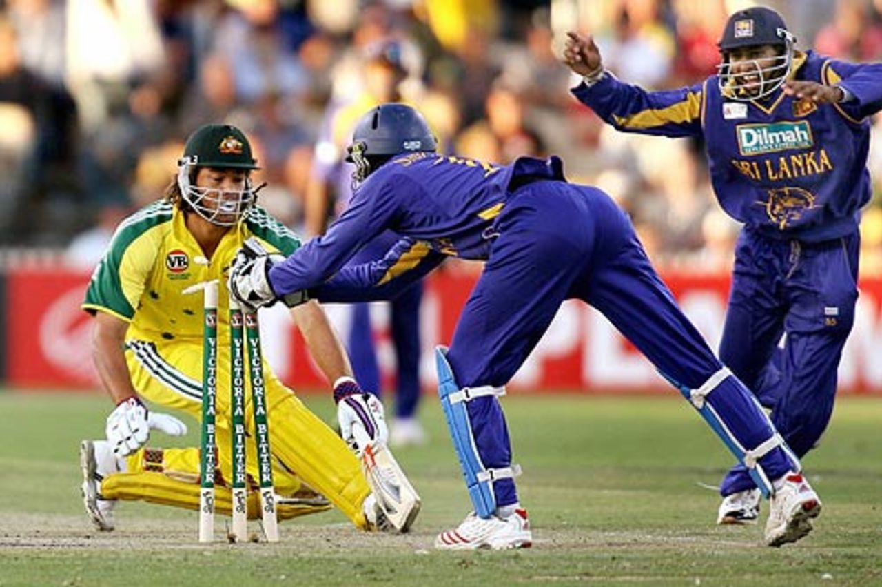 Kumar Sangakkara stumps Andrew Symonds, Australia v Sri Lanka, VB Series, 1st Final, Adelaide, February 10, 2006