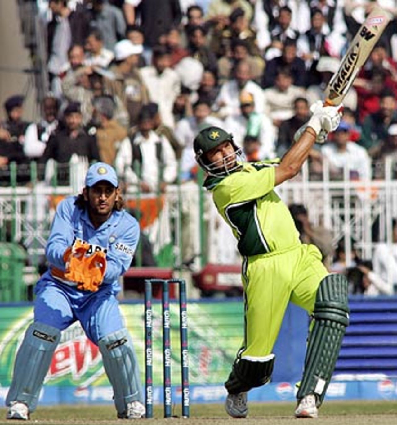 Shahid Afridi lofts a huge six over mid-on, Pakistan v India, 2nd ODI, Rawalpindi, February 11 2006