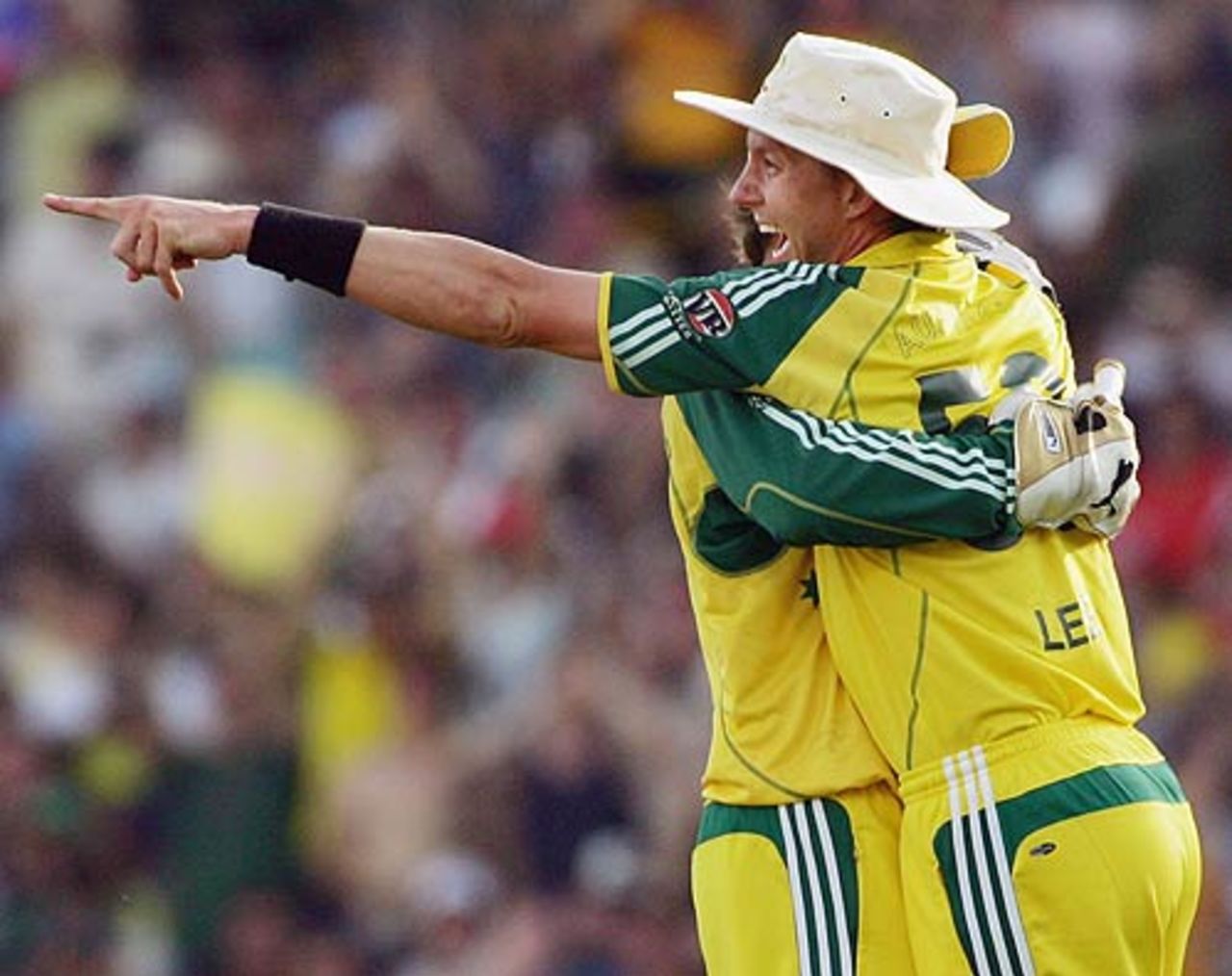 Brett Lee is delighted after catching Sanath Jayasuriya, Australia v Sri Lanka, VB Series, 2nd Final, Sydney, February 12, 2006