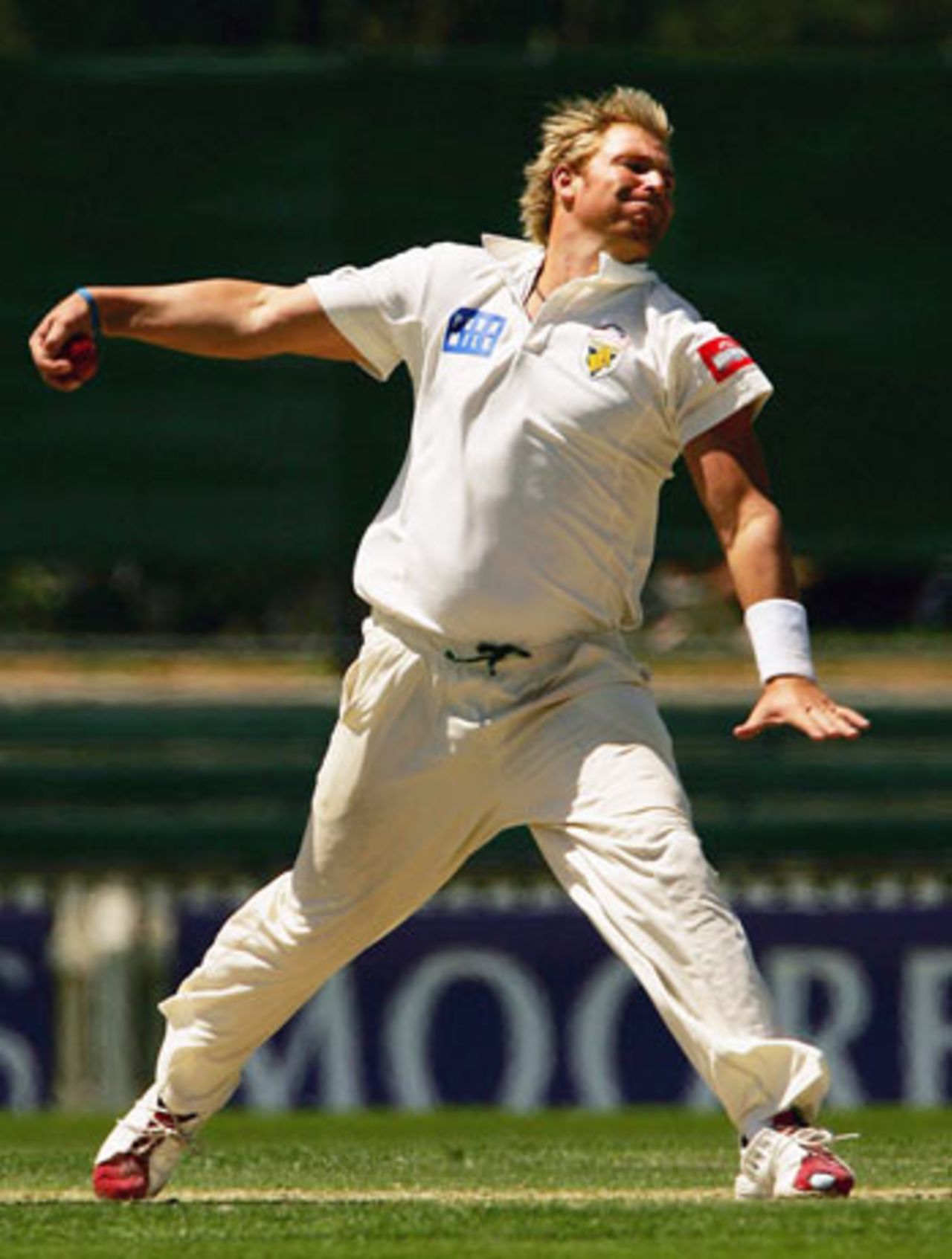 Shane Warne lets one rip, Victoria v Tasmania, Pura Cup, Melbourne, 1st day, February 13, 2006
