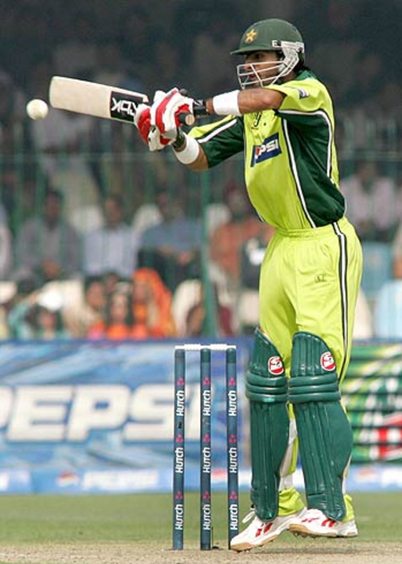 Shoaib Malik stood tall with a thrilling hundred, Pakistan v India, 3rd ODI, Lahore, February 13, 2006