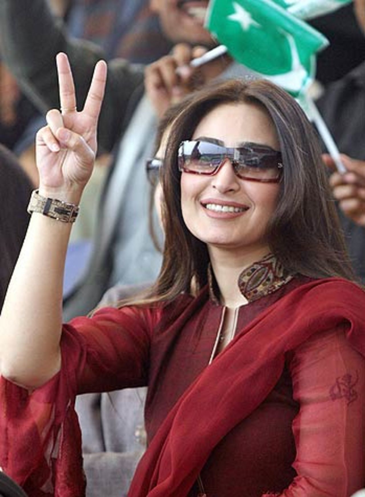 Pakistani actress Reema enjoys the festivities, Pakistan v India, 3rd ODI, Lahore, February 13, 2006