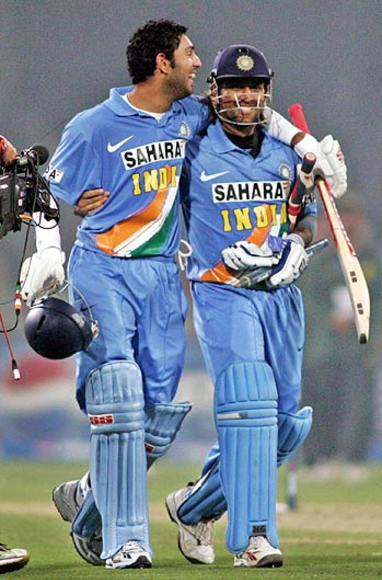 The duo that sealed it for India, Pakistan v India, 3rd ODI, Lahore, February 13, 2006
