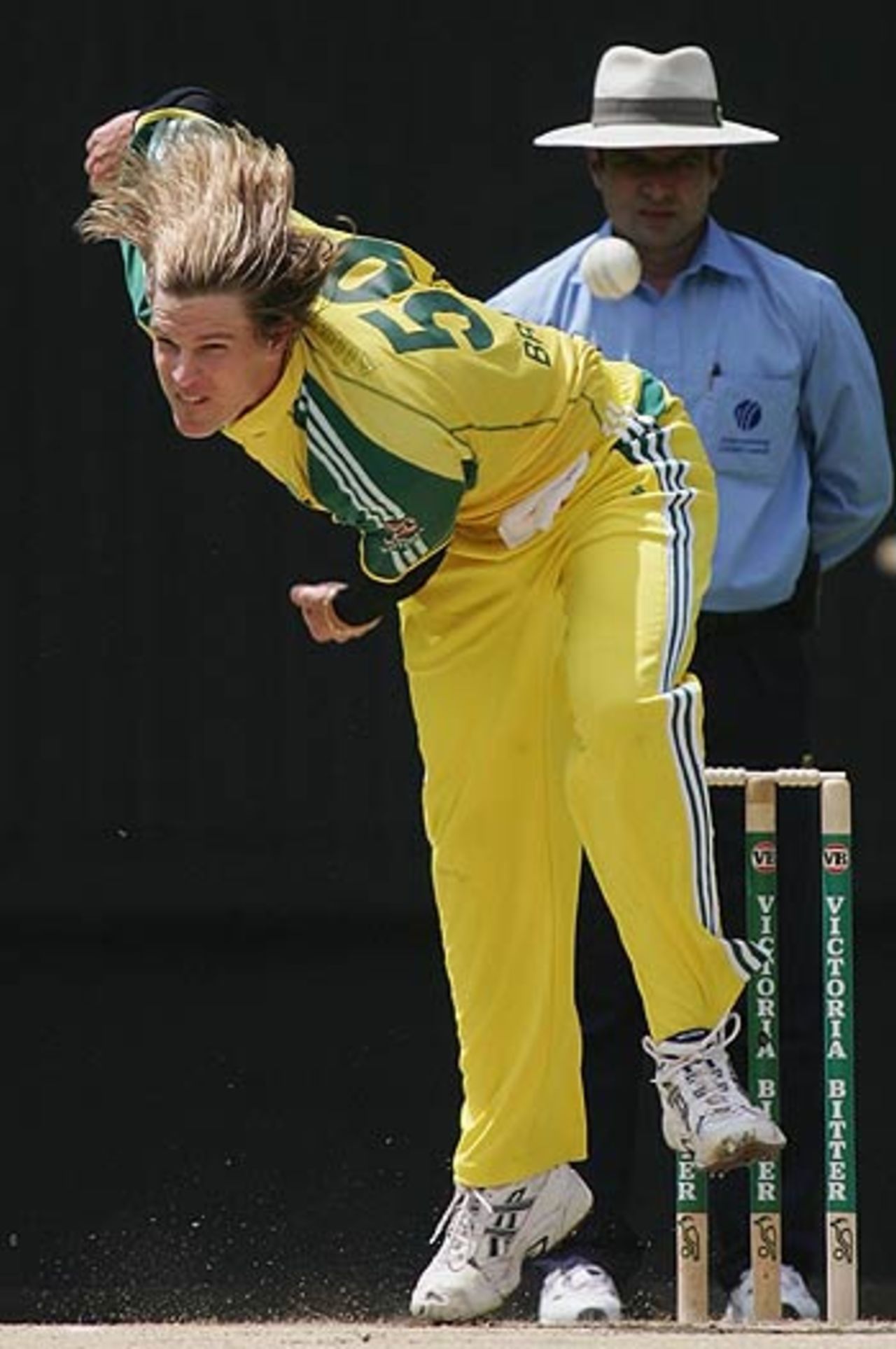 Nathan Bracken picked up two early wickets as Australia started strongly, Australia v Sri Lanka, VB Series, 3rd Final, Brisbane, February 14, 2006