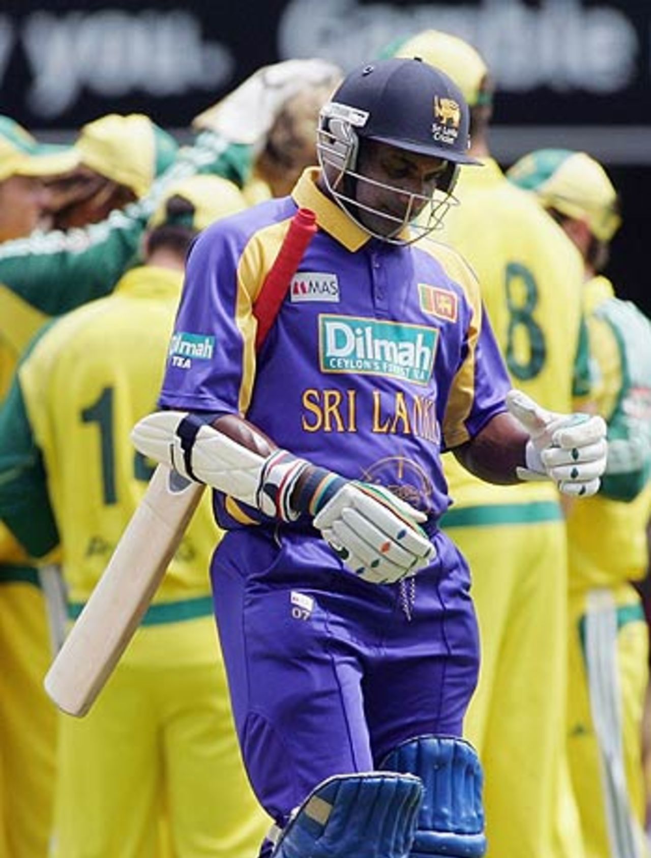 Sanath Jayasuriya departs for 6, Australia v Sri Lanka, VB Series, 3rd Final, Brisbane, February 14, 2006